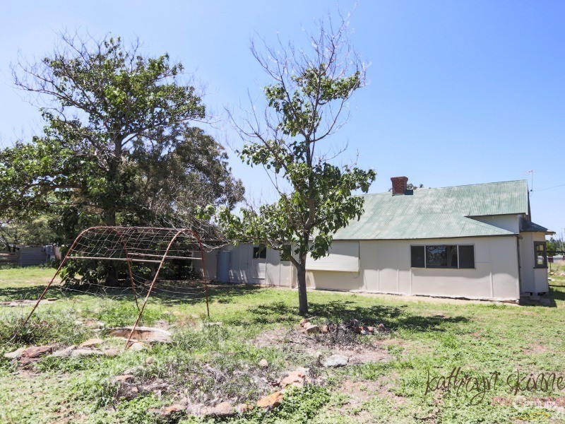 52 Lower Castlereagh Street, Gilgandra NSW 2827