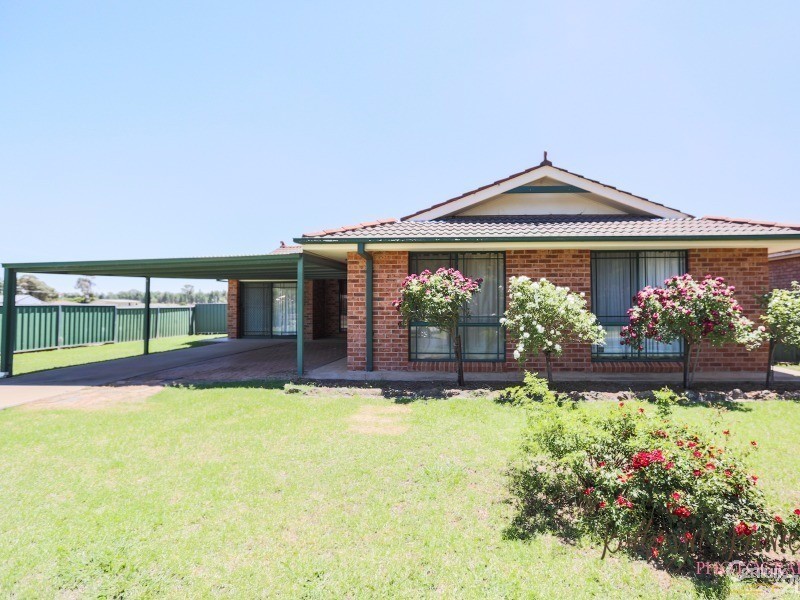 8 Bencubbin Avenue, Gilgandra NSW 2827