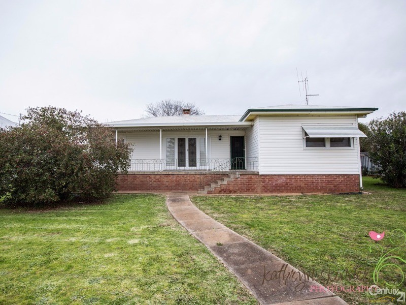 11 Hall Street, Gilgandra NSW 2827