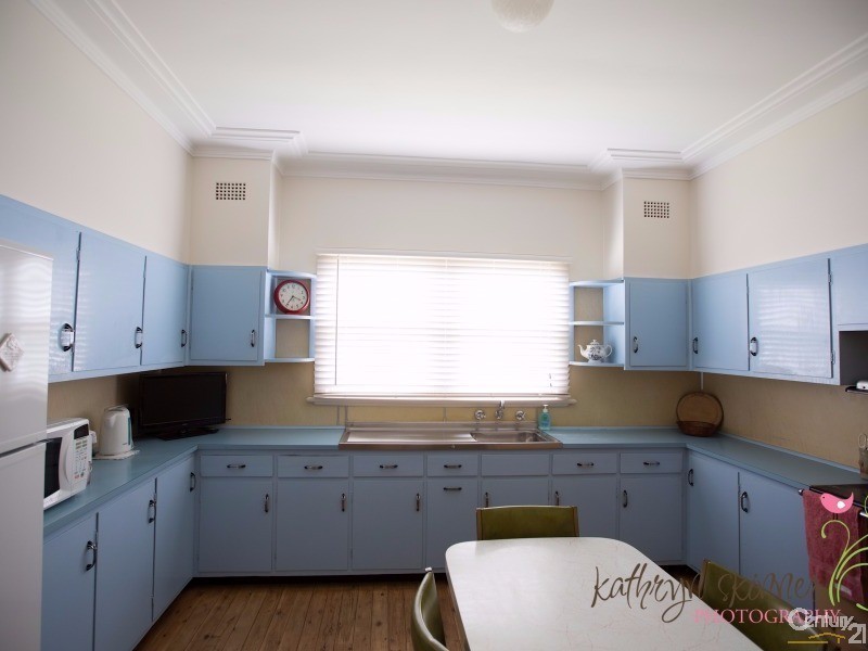 11 Hall Street, Gilgandra NSW 2827