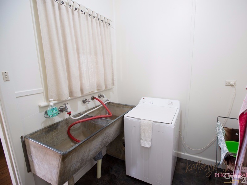 11 Hall Street, Gilgandra NSW 2827