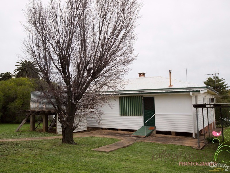 11 Hall Street, Gilgandra NSW 2827