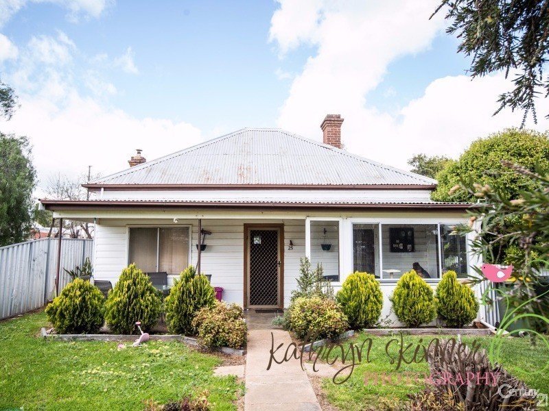 25  Wrigley Street, Gilgandra NSW 2827
