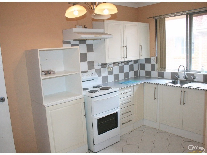 8/1  Fore St, Canterbury NSW 2193