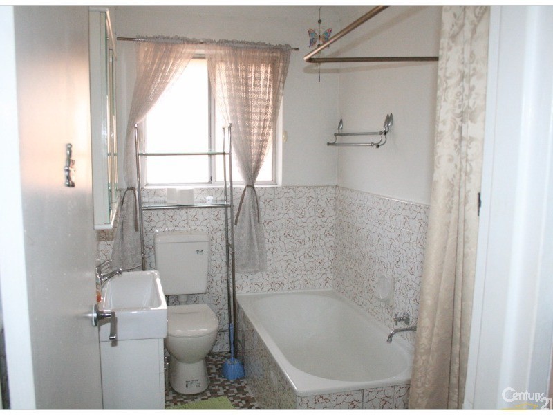 8/1  Fore St, Canterbury NSW 2193