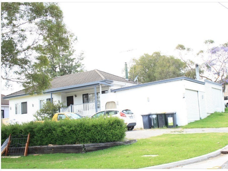 6 Yennora St, Campbelltown NSW 2560