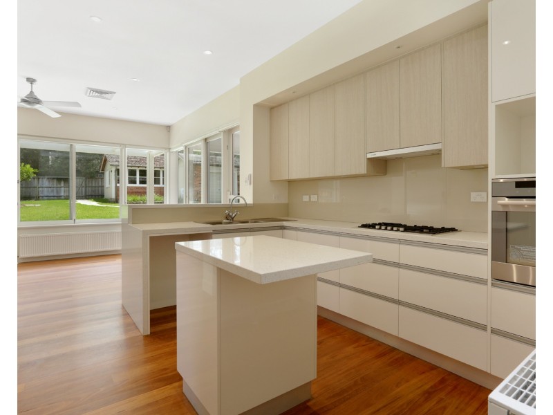 11 Waratah Rd, Turramurra NSW 2074