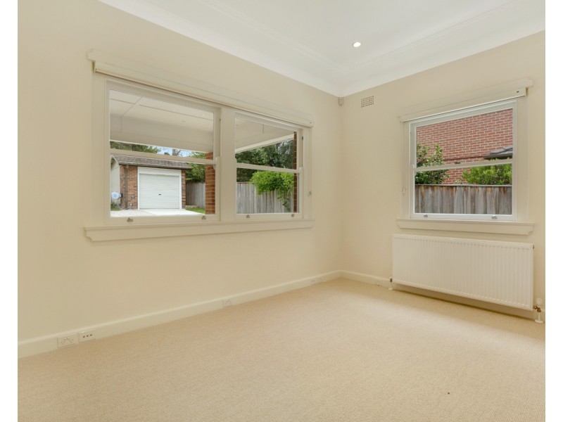 11 Waratah Rd, Turramurra NSW 2074