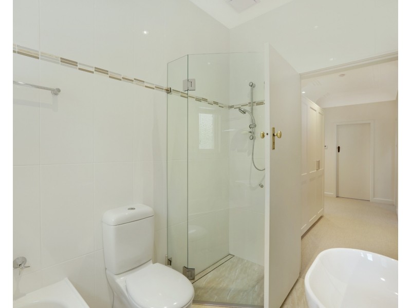 11 Waratah Rd, Turramurra NSW 2074