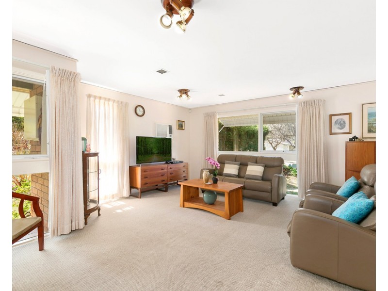 2 Ainslie Cl, St Ives Chase NSW 2075