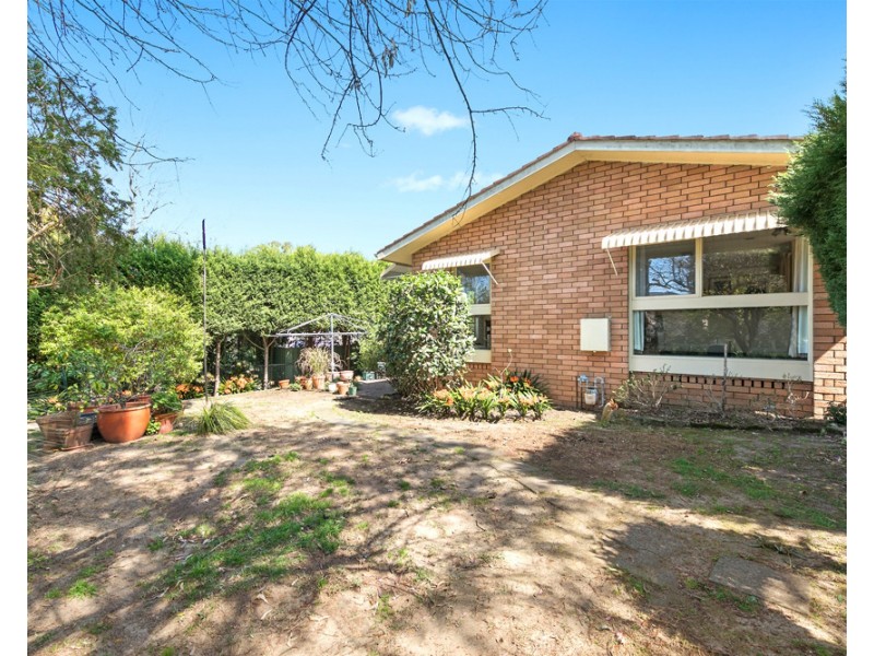 2 Ainslie Cl, St Ives Chase NSW 2075