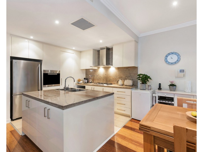 301/2A Eulbertie Avenue, Warrawee NSW 2074