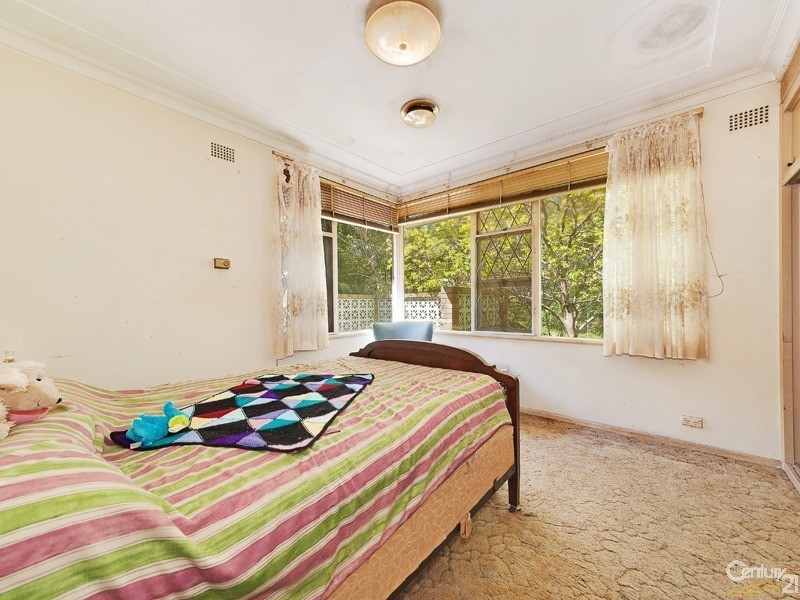 21 Lynbara Ave, St Ives NSW 2075