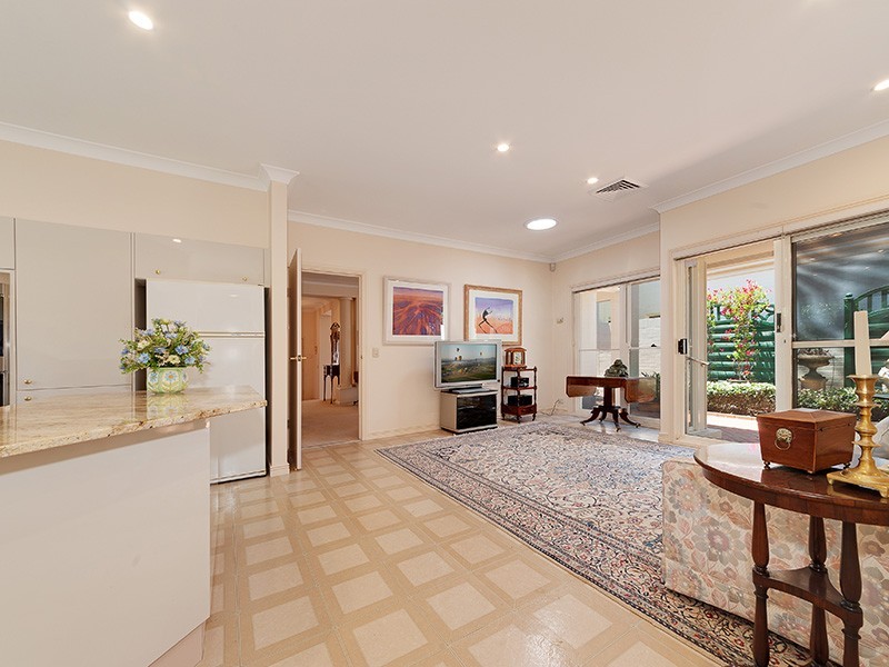 18 Stanley Close, St Ives NSW 2075