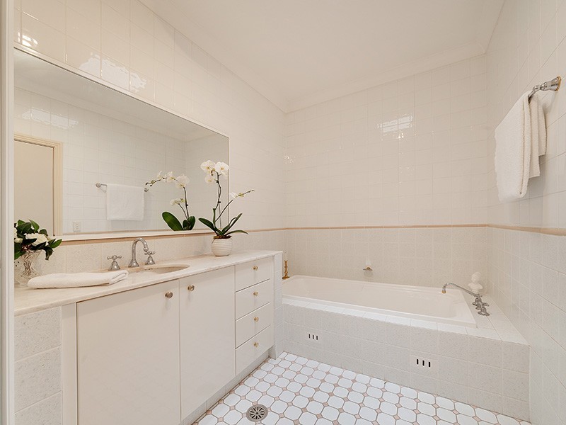 18 Stanley Close, St Ives NSW 2075