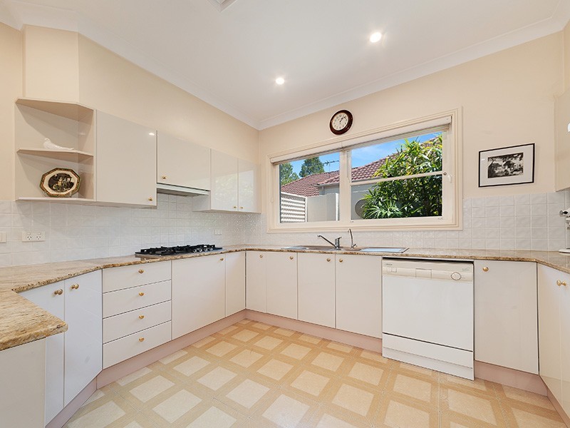 18 Stanley Close, St Ives NSW 2075