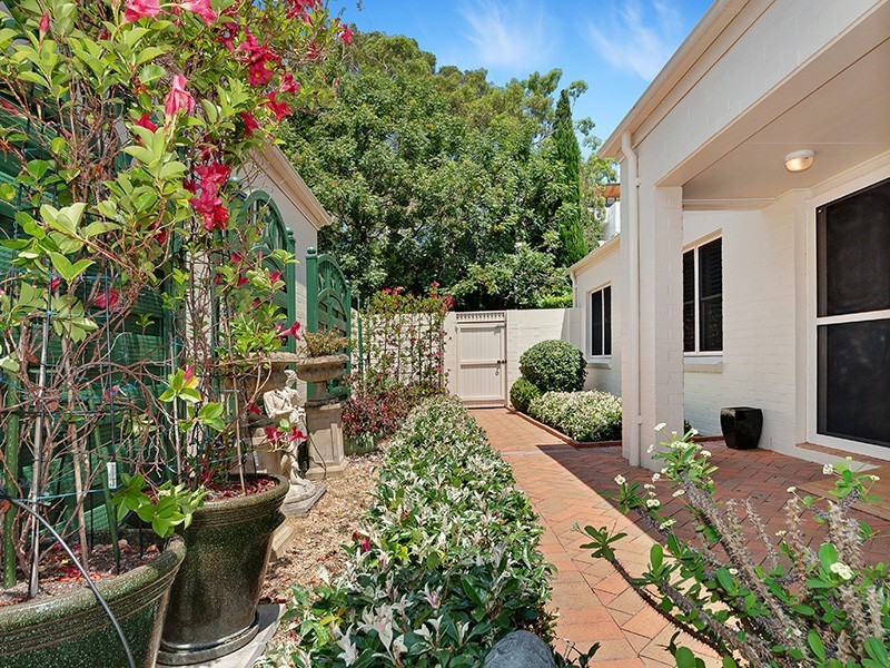 18 Stanley Close, St Ives NSW 2075