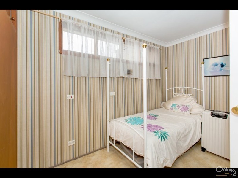 4 Sevenoaks Crescent,, Bass Hill NSW 2197