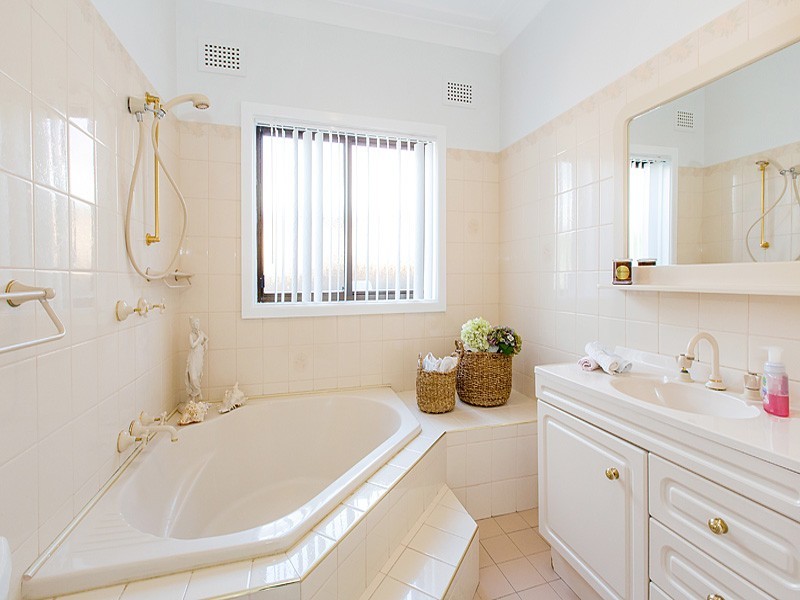 242 Nottinghill Road, Regents Park NSW 2143