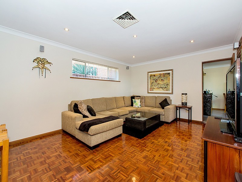 32 Yvonne Crescent, Bass Hill NSW 2197