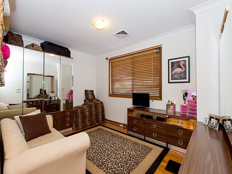 32 Yvonne Crescent, Bass Hill NSW 2197