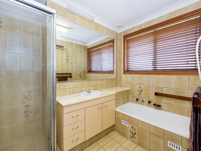 32 Yvonne Crescent, Bass Hill NSW 2197