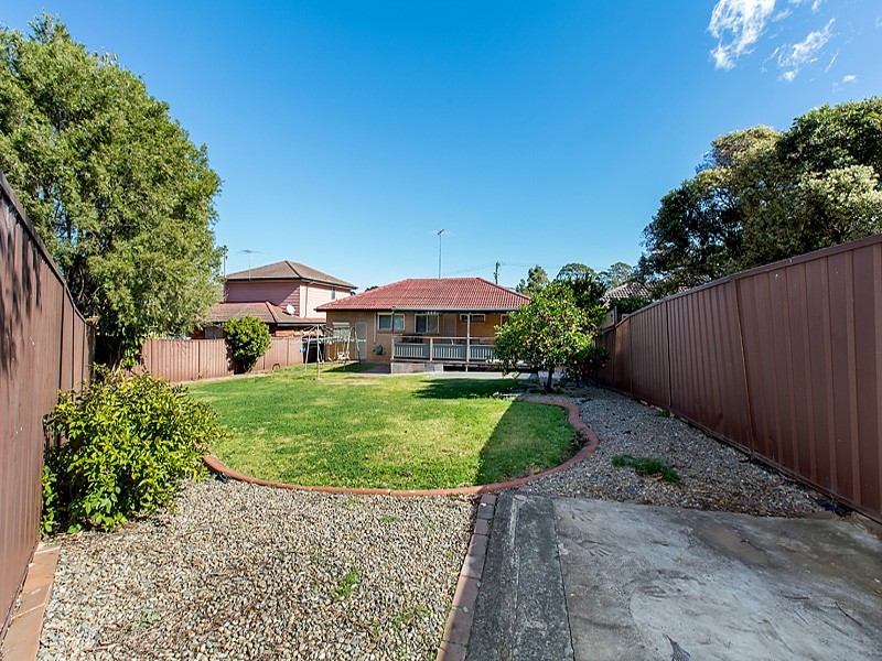 15 Whitemore Avenue, Georges Hall NSW 2198