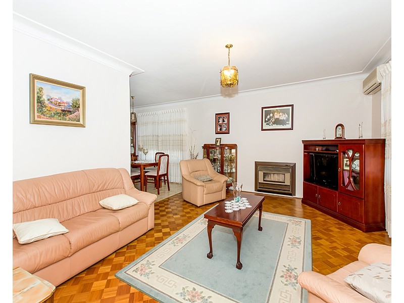 7 Barlow Place, Georges Hall NSW 2198