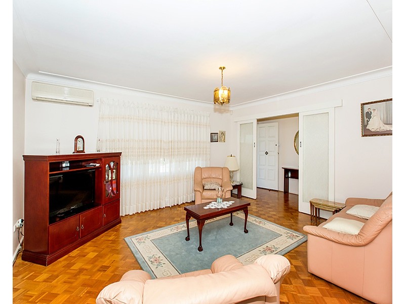 7 Barlow Place, Georges Hall NSW 2198