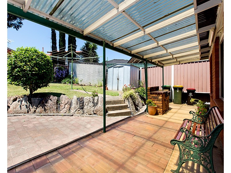 7 Barlow Place, Georges Hall NSW 2198