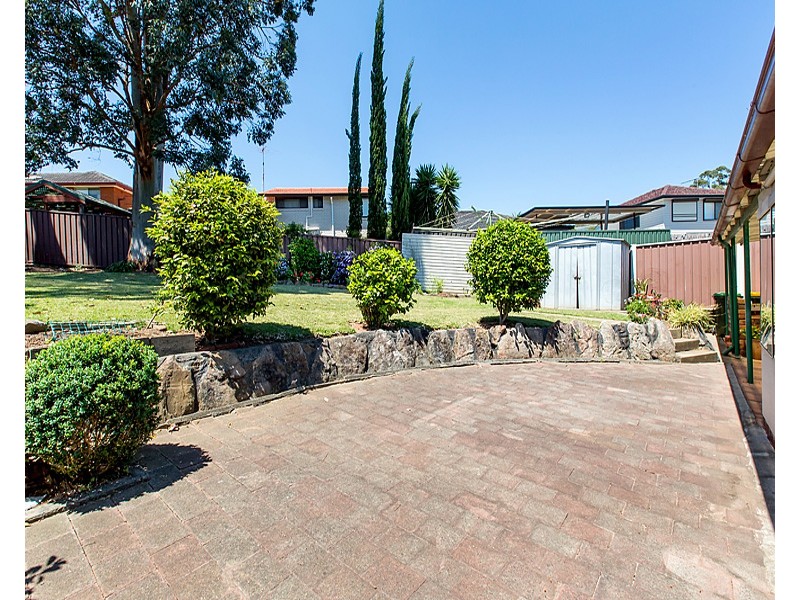7 Barlow Place, Georges Hall NSW 2198