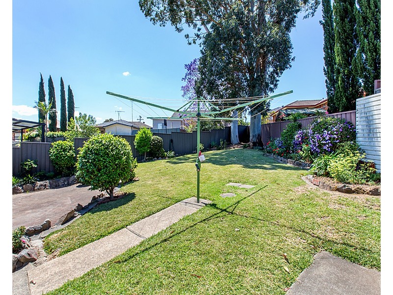 7 Barlow Place, Georges Hall NSW 2198
