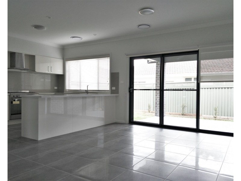 6a Erica Crescent, Georges Hall NSW 2198