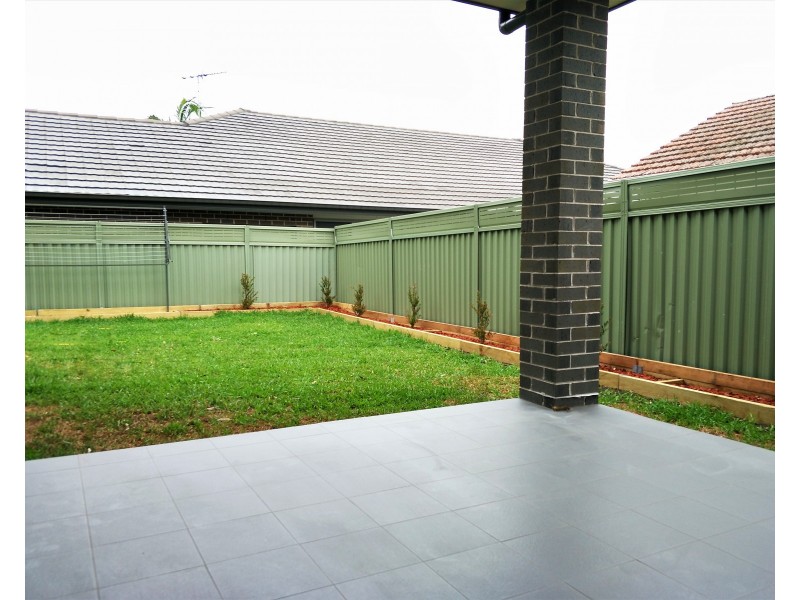 6a Erica Crescent, Georges Hall NSW 2198