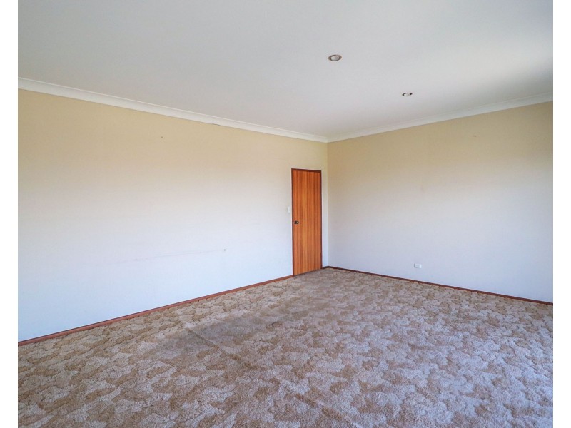 66 Carnavon Crescent, Georges Hall NSW 2198