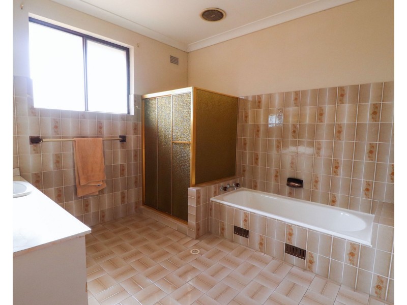 66 Carnavon Crescent, Georges Hall NSW 2198