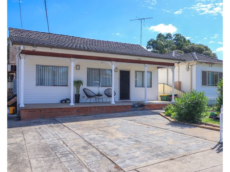 13 Ashcroft St, Georges Hall NSW 2198