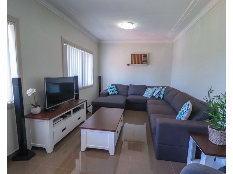 13 Ashcroft St, Georges Hall NSW 2198