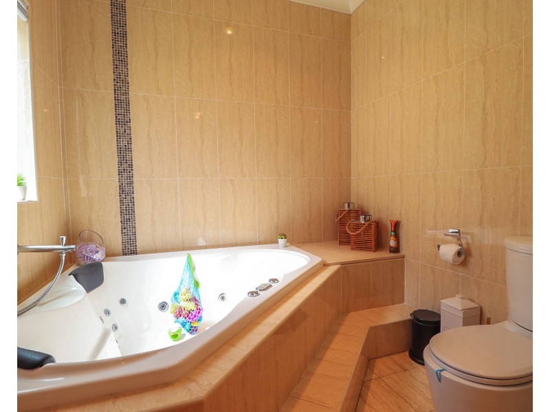 13 Ashcroft St, Georges Hall NSW 2198