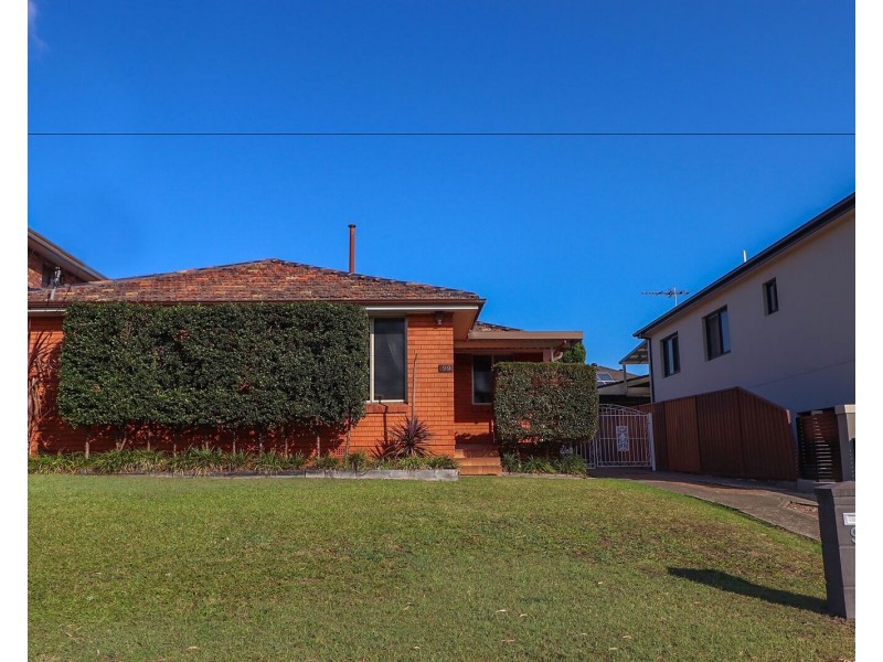 99  Oak Drive, Georges Hall NSW 2198