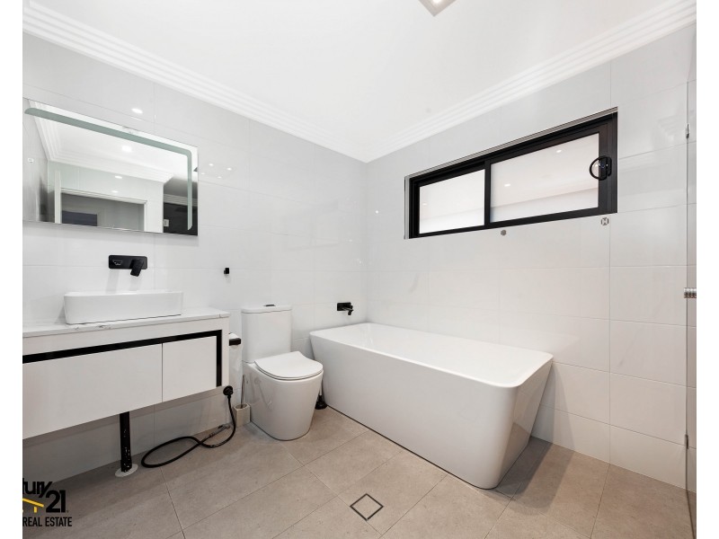 32  Sturt Avenue, Georges Hall NSW 2198