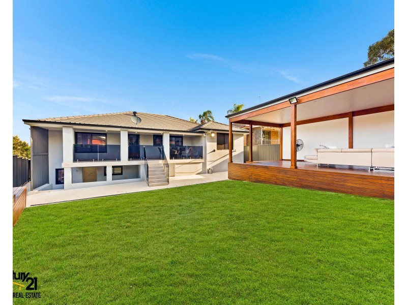 32  Sturt Avenue, Georges Hall NSW 2198