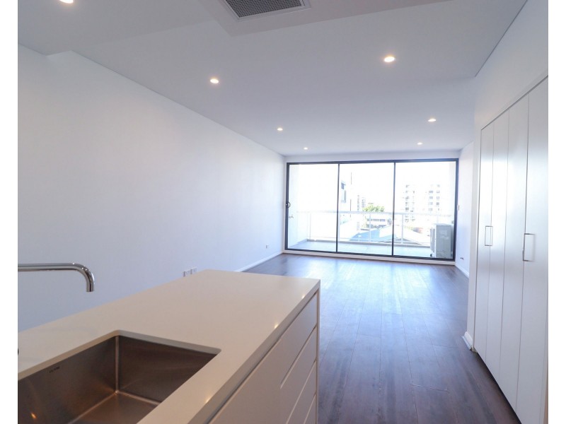 405/76 Kitchener Pde, Bankstown NSW 2200