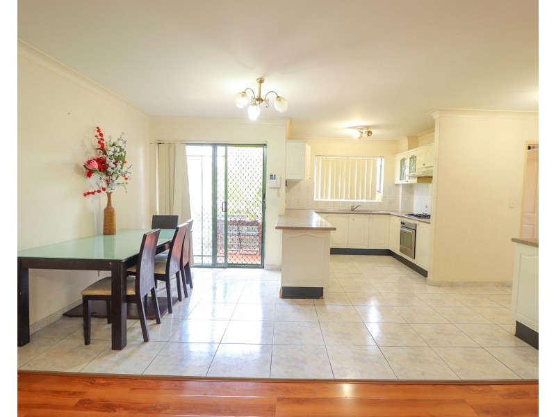 4/9 Cairds Avenue, Bankstown NSW 2200