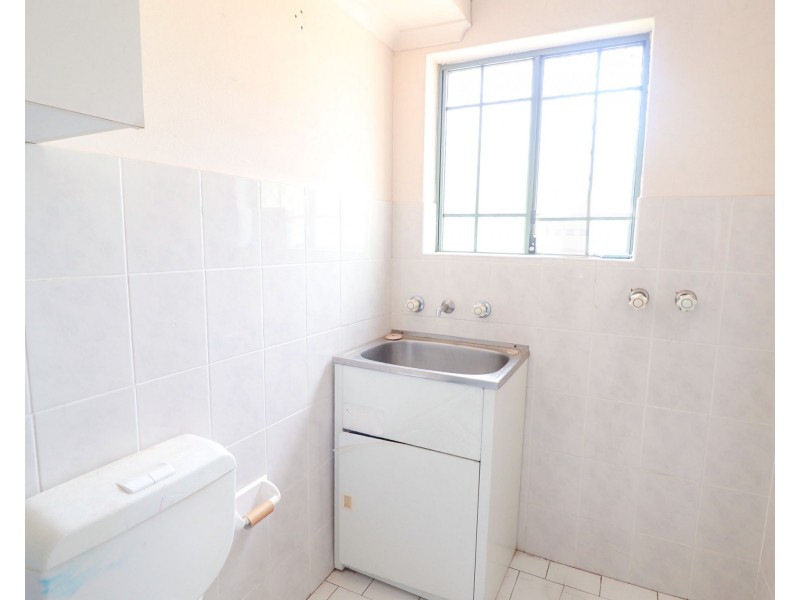 4/9 Cairds Avenue, Bankstown NSW 2200