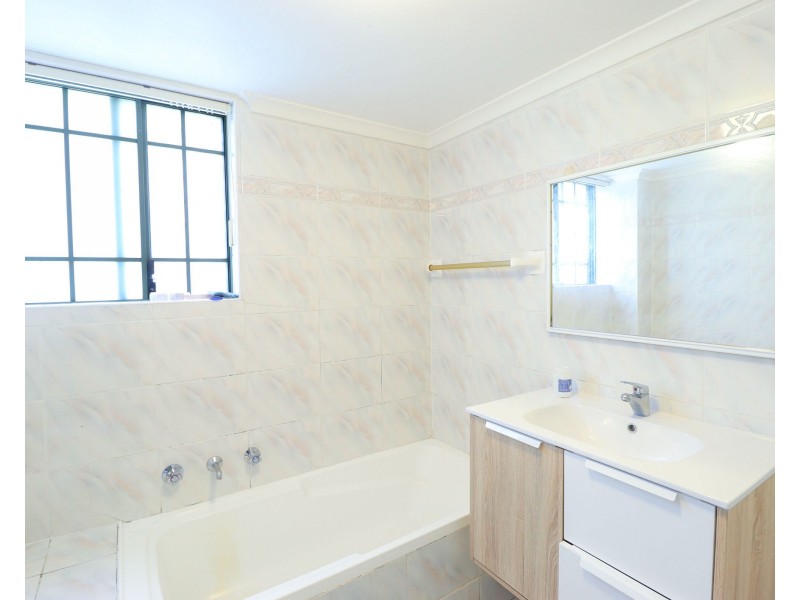 4/9 Cairds Avenue, Bankstown NSW 2200