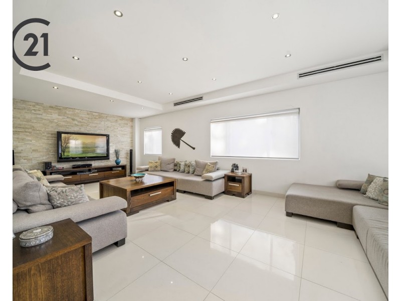 95 Rex Road, Georges Hall NSW 2198