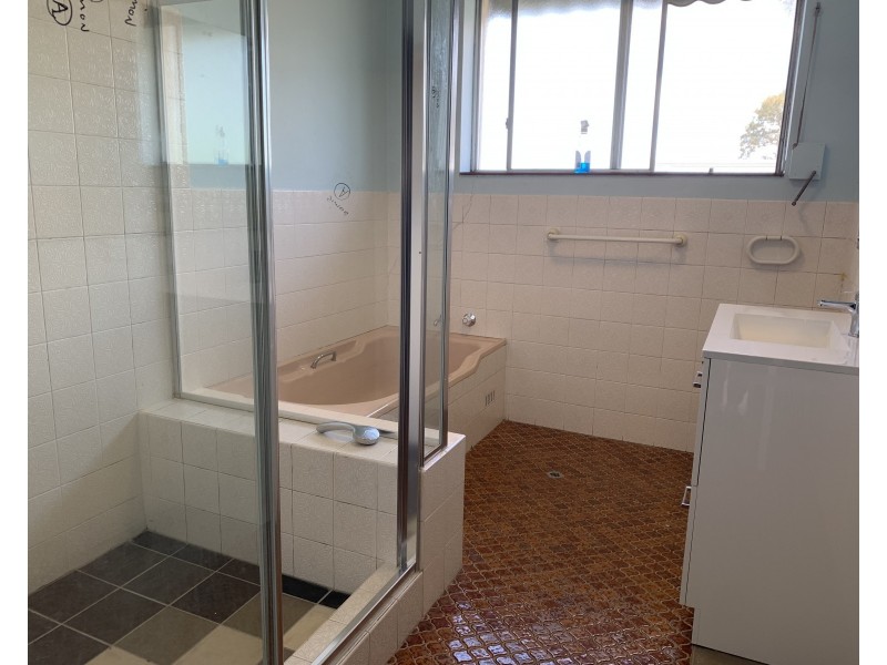 1 Lionel Street, Georges Hall NSW 2198