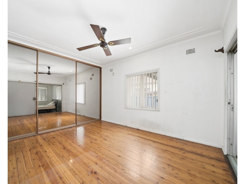 12 Rabaul Road, Georges Hall NSW 2198