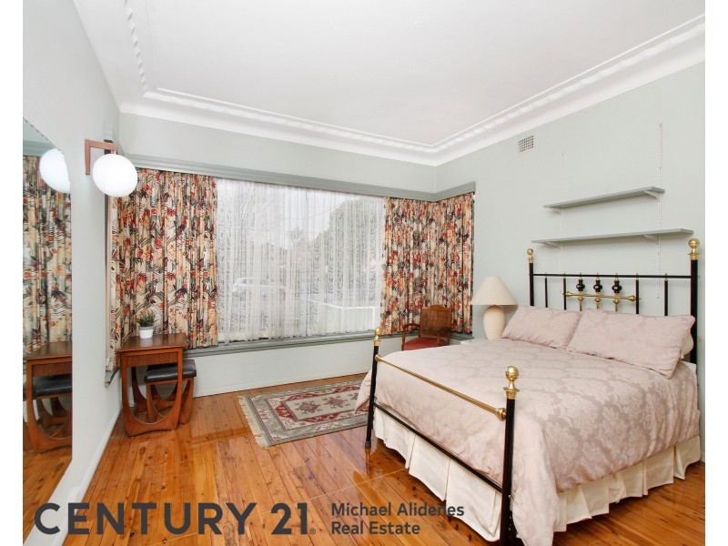 17 Rosebank Avenue, Kingsgrove NSW 2208